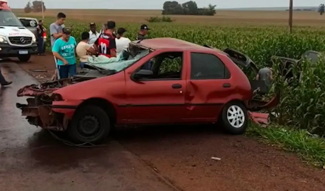 Duas pessoas morrem na batida de carros entre Assis Chateaubriand e Toledo