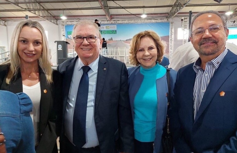 A Prefeita Adriana de Japura e a Prefeita Helena de Cruzeiro do Oeste, participaram da visita do presidente Bolsonaro