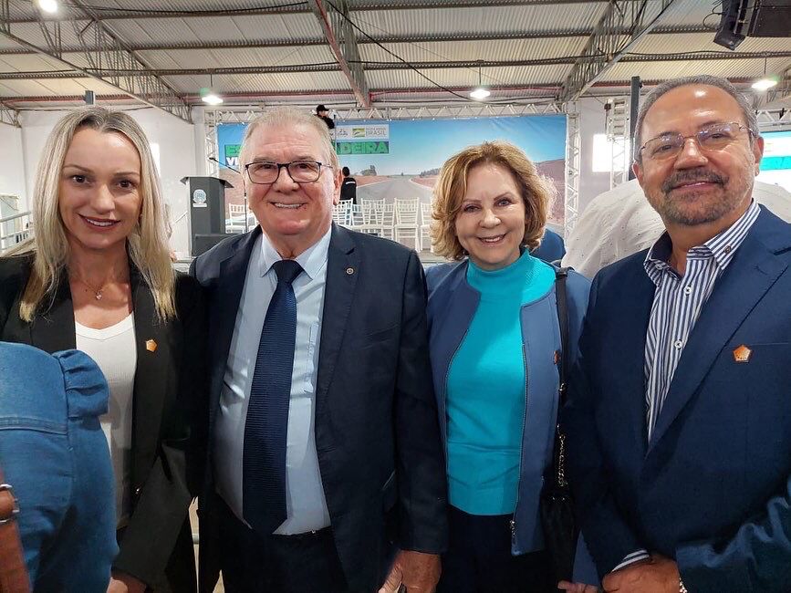 A Prefeita Adriana de Japura e a Prefeita Helena de Cruzeiro do Oeste, participaram da visita do presidente Bolsonaro