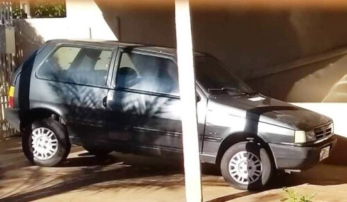 Veículo Fiat Uno é furtado no centro de Goioerê na manhã deste sábado