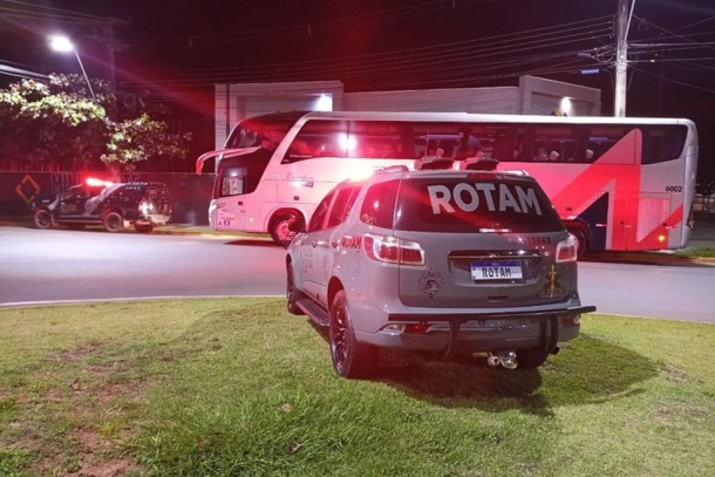 Adolescente é apreendido transportando quase 15 quilos de maconha em ônibus