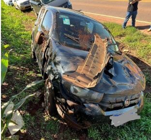 Carro capota na rodovia PR-180 entre Nova Aurora e Cafelândia