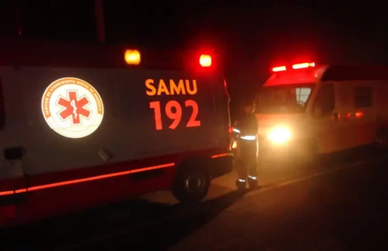 Mulher precisa de socorro dos bombeiros e do Samu após cair em bueiro no Alto da Paraná