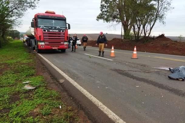 Motorista morre atropelado na PR-323 enquanto fazia manutenção no caminhão