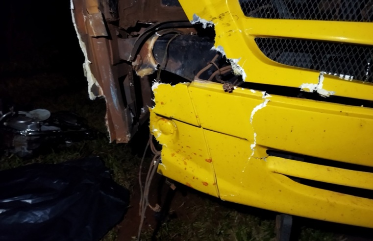 Colisão frontal com ônibus mata motociclista na PR-567, em Cianorte