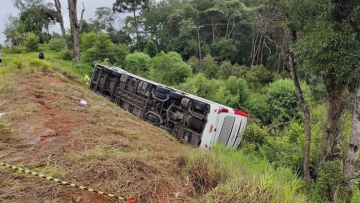 Acidente trágico na BR-277 deixa sete mortos e 22 feridos