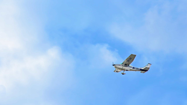 Avião quase atropela homem em pista de pouso da Agrishow