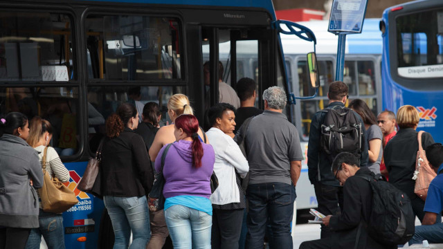 Greve parcial de ônibus afeta passageiros na cidade de São Paulo