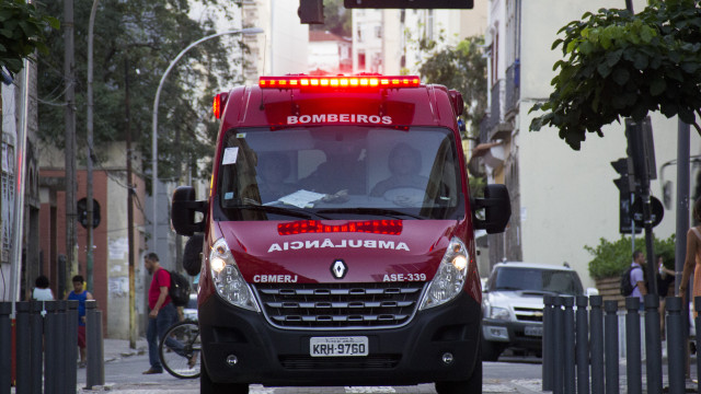 Motorista do Samu bate em paciente em surto durante atendimento no RJ