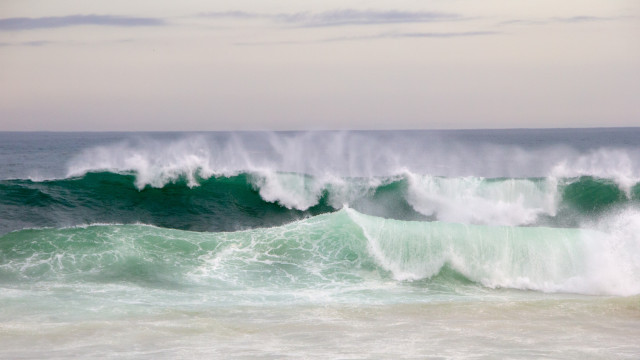 Marinha alerta para ondas de até 3 metros no litoral de SP e ES