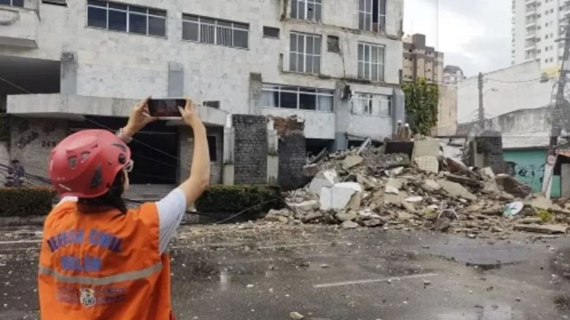 Prédio é evacuado em Belém após desabamento de 13 varandas