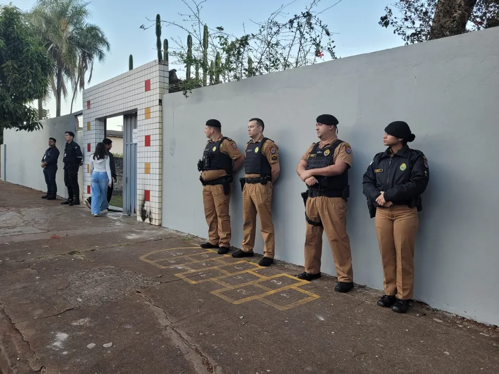 Colégio que teve alunos mortos no Paraná retoma aulas com policiais e seguranças na porta