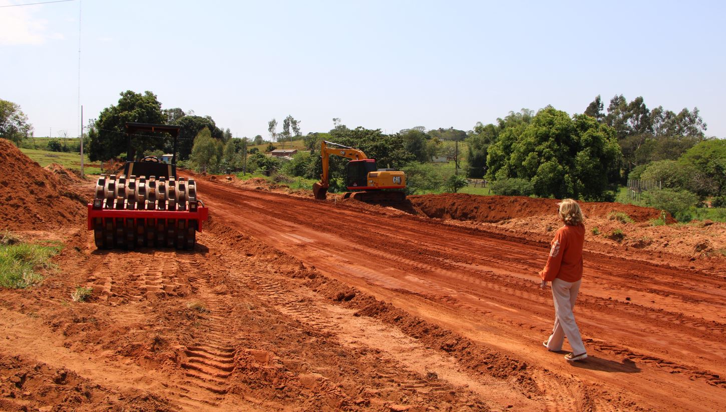 Prefeitura avança com a obra de pavimentação no Bairro Cafeeiros em Cruzeiro do Oeste