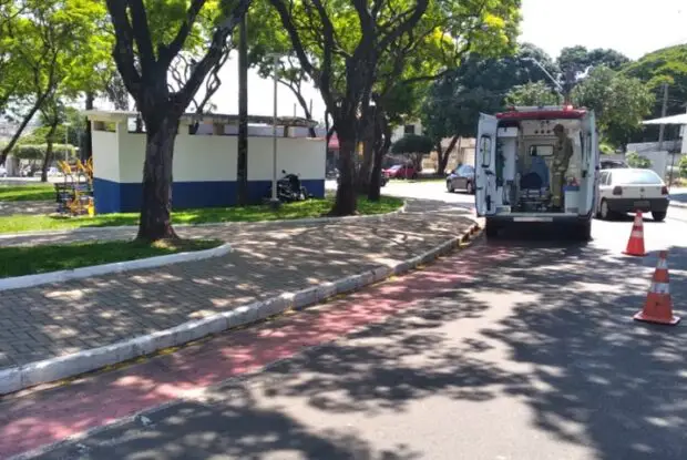 Acidente na Praça Tamoio deixa motociclista ferido e sem habilitação em Umuarama