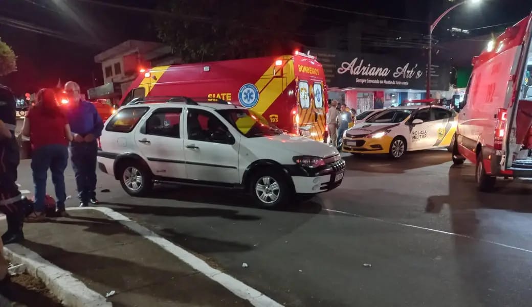 Acidente Envolvendo Palio e Moto Mobiliza Equipes de Socorro e Polícia Militar no Centro de Umuarama