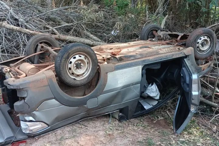 Capotamento de veículo deixa mulher ferida em Alto Piquiri