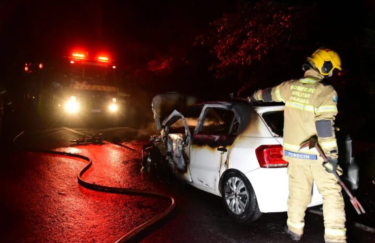 Incidente na PR-323: Gol Carregado de Cigarros Pega Fogo Após Colisão com Outros Veículos