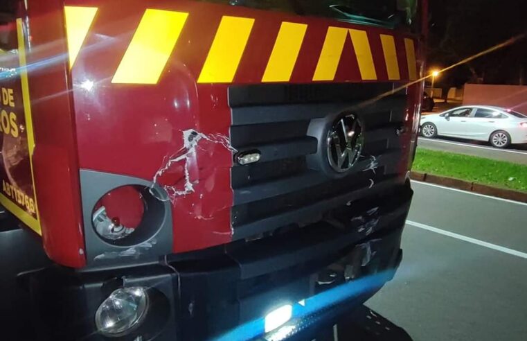 Acidente entre Veículo e Caminhão do Corpo de Bombeiros em Cianorte