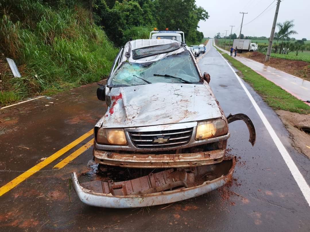 Motorista Ferido Após Capotar Veículo na Rodovia entre Cianorte e Distrito do Vidigal