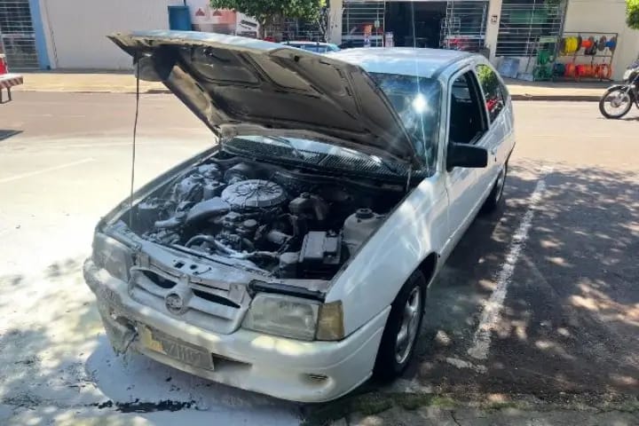 Incêndio em Veículo Estacionado em Avenida de Goioerê Após Tentativa de Partida