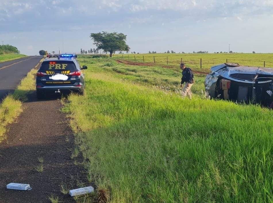 PRF Intercepta Veículo Carregado com Cigarros em Cruzeiro do Sul