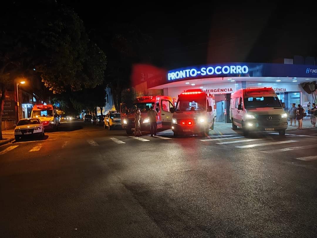 Motociclista Atacado por Enxame de Abelhas após Acidente na Estrada Rodeio