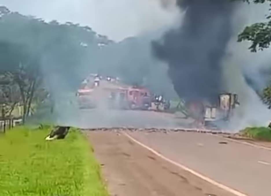 Incidente na Região de Goioerê-PR: Caminhão de Fogos de Artifício Explode e Pega Fogo