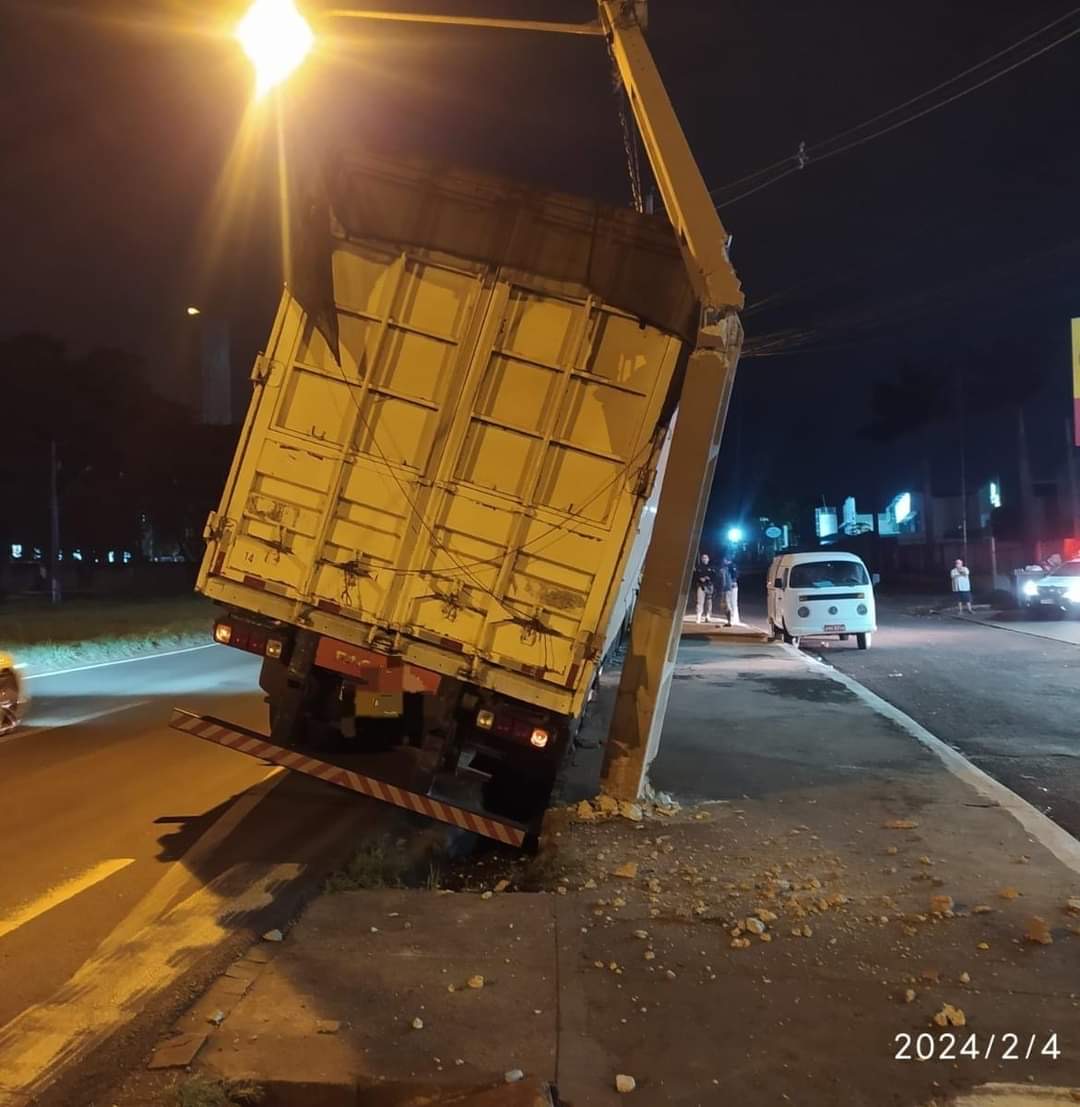 PRF DETÉM MOTORISTAS EMBRIAGADOS ENVOLVIDOS EM ACIDENTES NO PERÍMETRO URBANO DE MARINGÁ