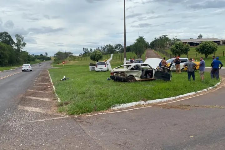 Acidente na PR-486: Carro com placas de Umuarama colide com veículo em Alto Piquiri