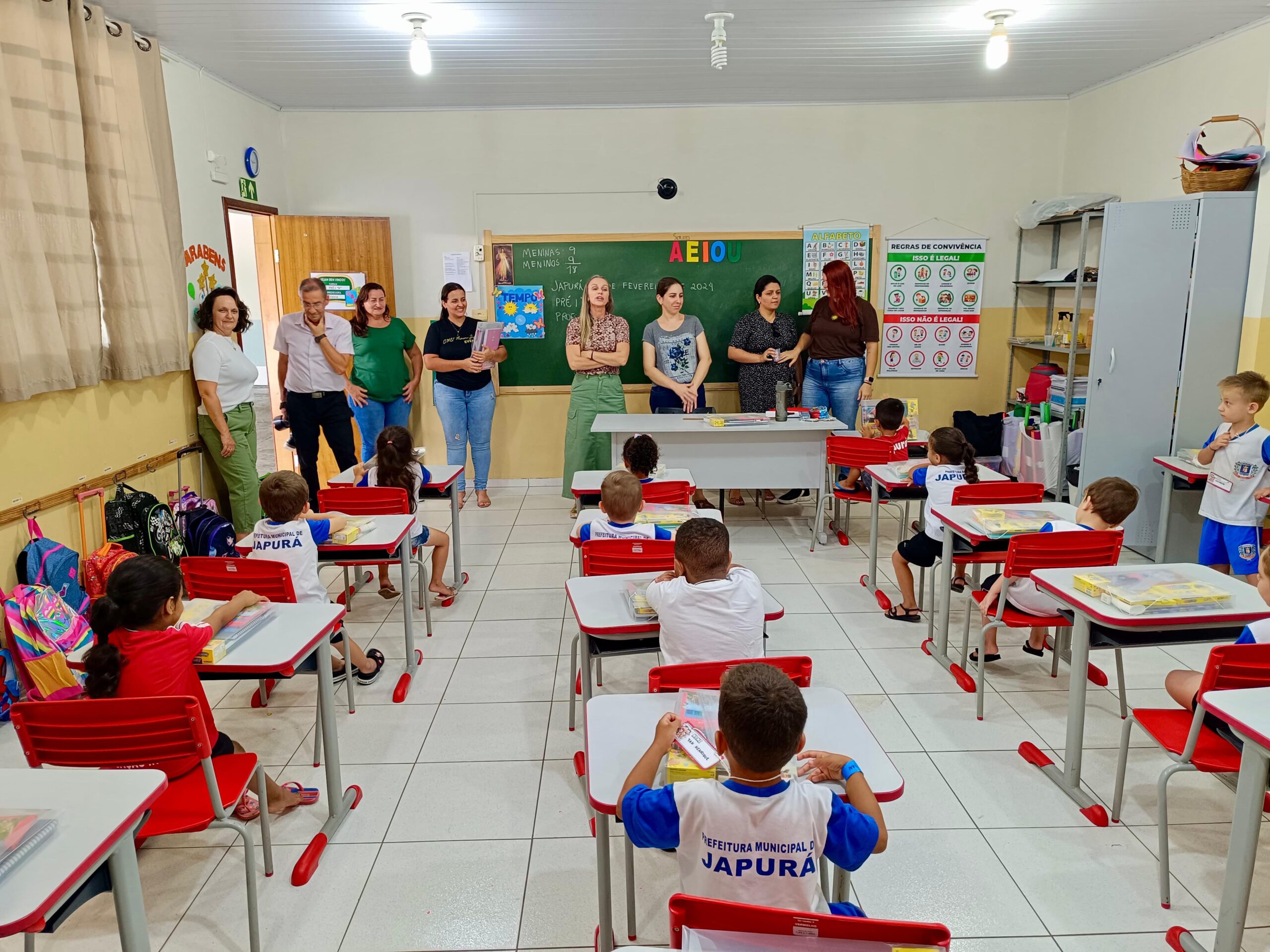 Administração Municipal distribui Kits Escolares de Qualidade para Rede de Educação e APAE