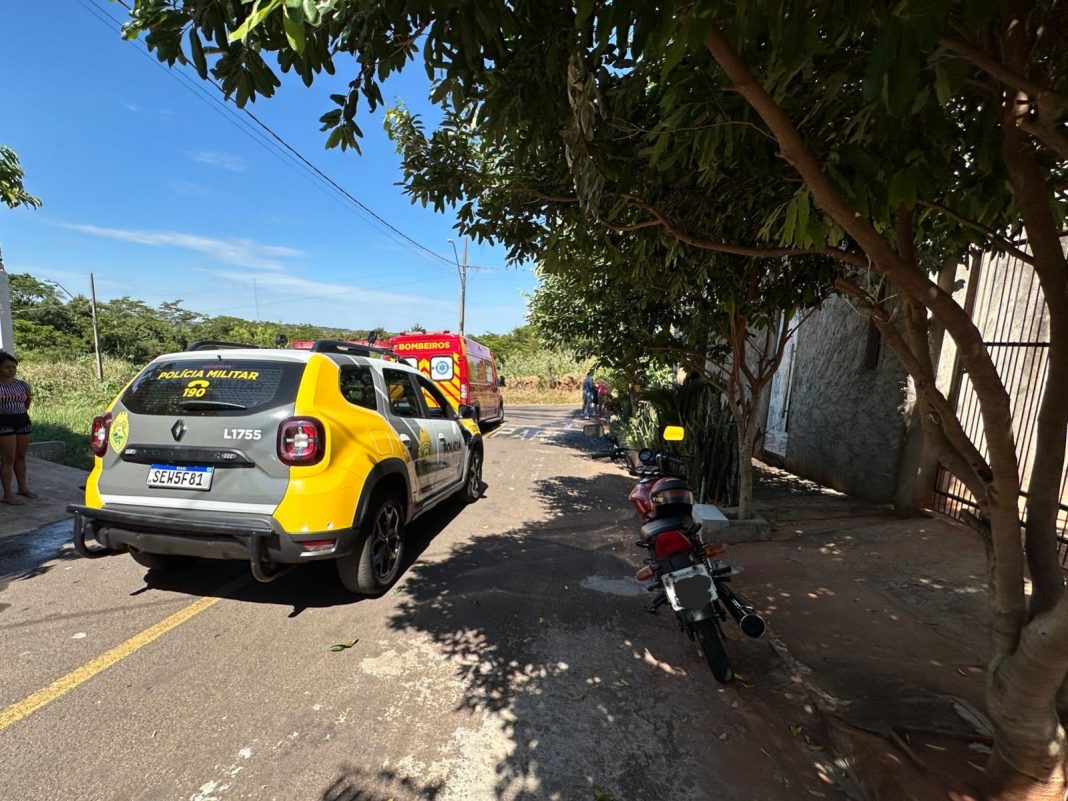 Residência no bairro Sonho Meu, em Umuarama, pega fogo com criança de 12 anos sozinha em casa