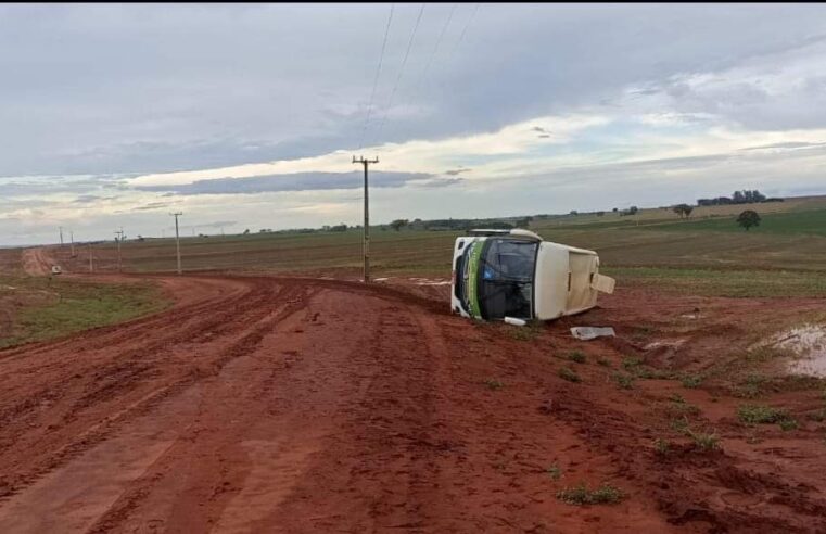 Acidente: Ônibus que transportava trabalhadores tomba na área rural de Alto Piquiri