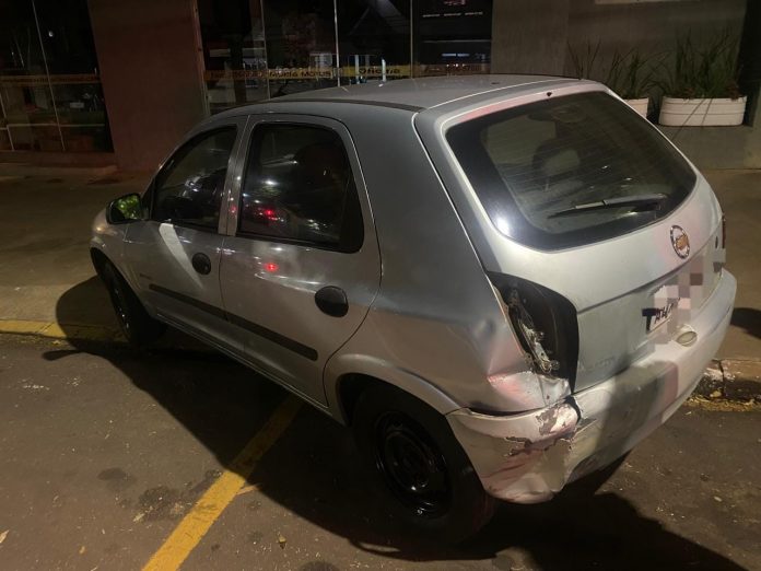 Na noite de sexta-feira (3), um motorista alcoolizado provocou dois acidentes em Umuarama, ambos na avenida Tiradentes, entre o Jardim Paraíso e o Jardim Panorama.