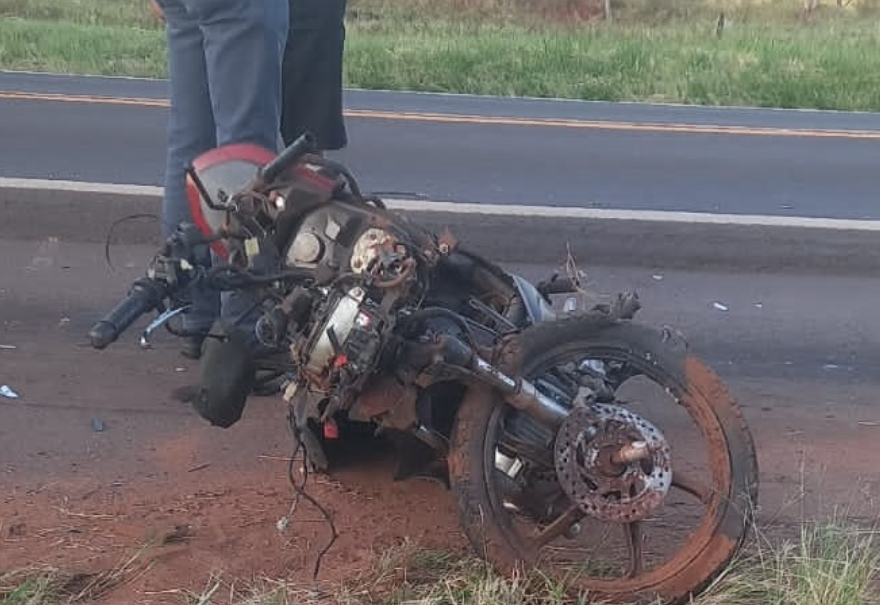 Trágico acidente na PR-323, em Cruzeiro do Oeste, resulta na perda de vida de um motociclista.