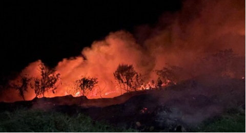 Incêndio de grandes proporções mobiliza Corpo de Bombeiros em Goioerê