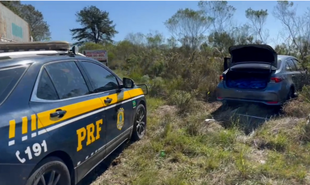 PRF Recupera Carro Roubado com Quase 200 Quilos de Maconha