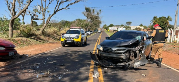 Colisão envolvendo três veículos deixou oito feridos na PR-681