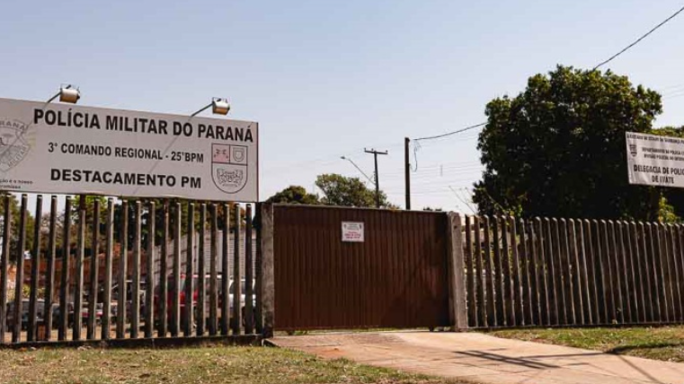 Homem é preso ao tentar reatar relacionamento gritando em frente à casa da ex