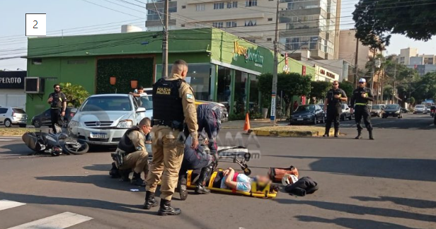 Motorista invade preferencial e deixa duas pessoas feridas