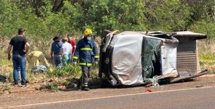 Homem morre em capotamento de carro