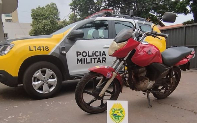 Moto furtada é recuperada após acidente