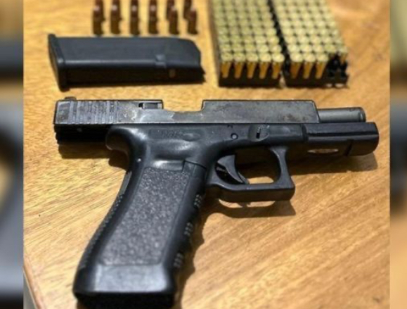 PM apreende pistola Glock em carro em Umuarama