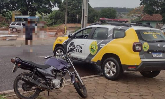 Jovem fica ferido após sofrer queda de moto