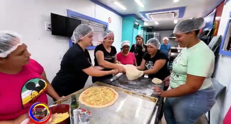 JAPURÁ PR. Carreta do Conhecimento, com cursos profissionalizantes na área de panificação.