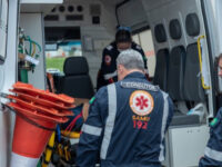 Acidente entre carreta e carro deixa feridos