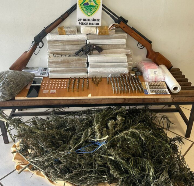 Polícia Militar de Umuarama apreende drogas, armas e munições em operação