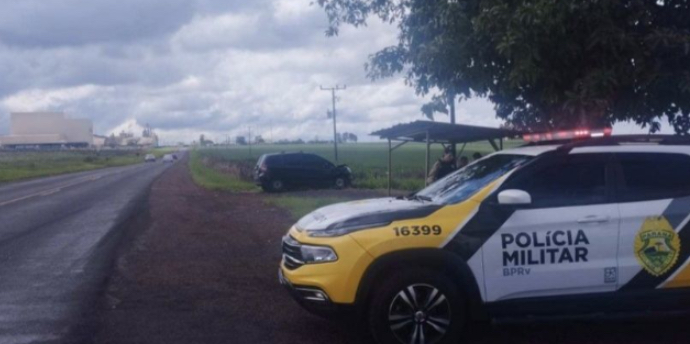 Colisão entre dois automóveis na rodovia PRC-487, em Campo Mourão