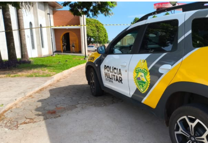 Homem é morto a tiros dentro de igreja em Ivaté