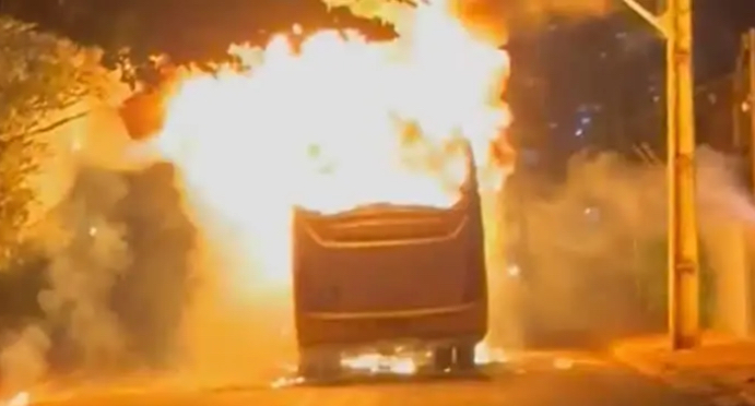 Protestos em Londrina atingem nível crítico com incêndios e suspensão do transporte público