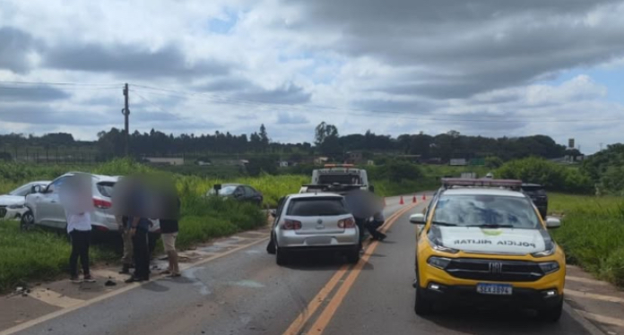 COLISÃO ENTRE DOIS VEÍCULOS É REGISTRADA EM CRUZEIRO DO OESTE